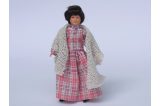 Puppe - im karriertem Kleid