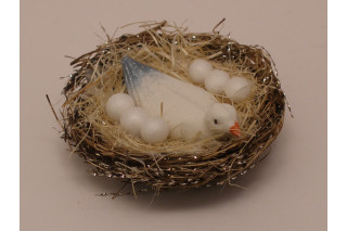 Nest mit Möwe und Eier