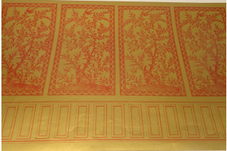 Wandtapete mit goldener Untergrund und rotes Motiv mit Vögel