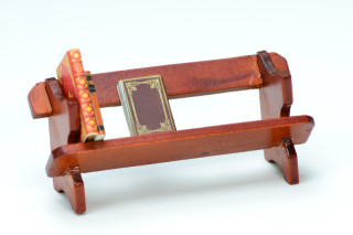Eck Bücherregal 12,5x3x18,3 cm für Puppenstuben aus Holz nussbaumfarbig 1:12 