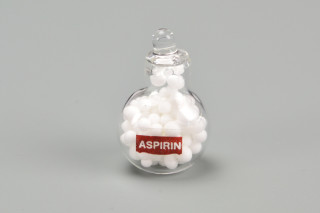 Glas mit Aspirin